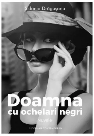 Doamna cu ochelari negri